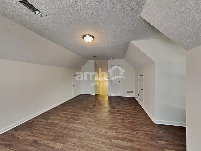 805 Lincoln Sq — Photo 21