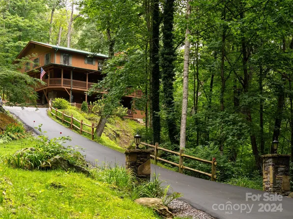 150 Hummingbird Ln, Waynesville, NC 28786