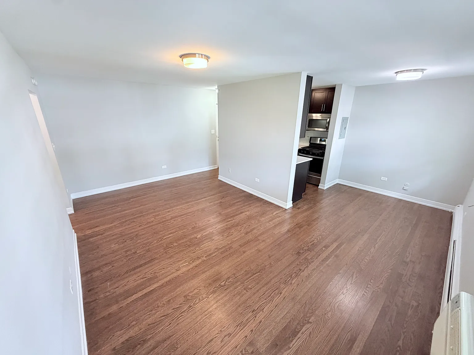 525-26 W Oakdale Ave — Photo 4