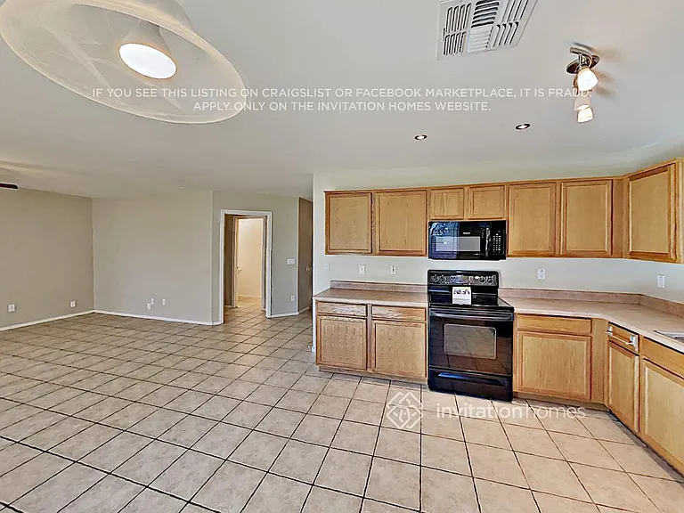 423 S Sabrina — Photo 9