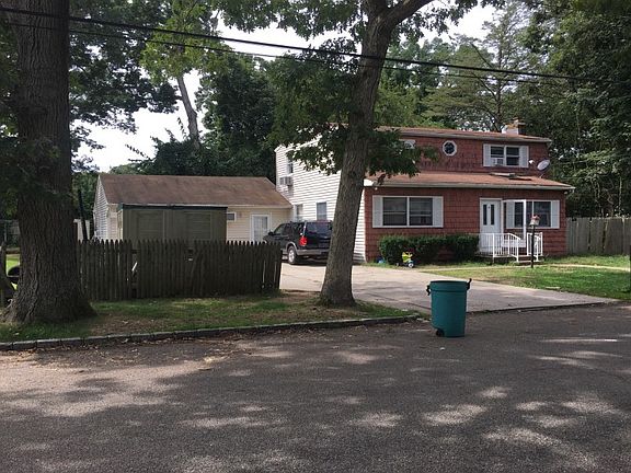 3rd image of 4 Willis Ave