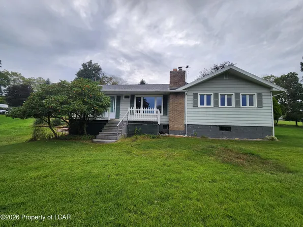 160 Jake Moore Rd, Dallas, PA 18612