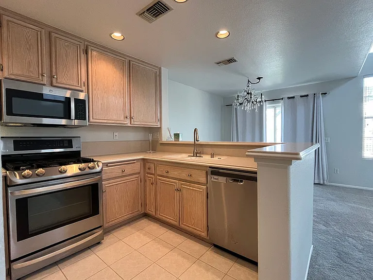 1215 Natoma Way #D — Photo 3