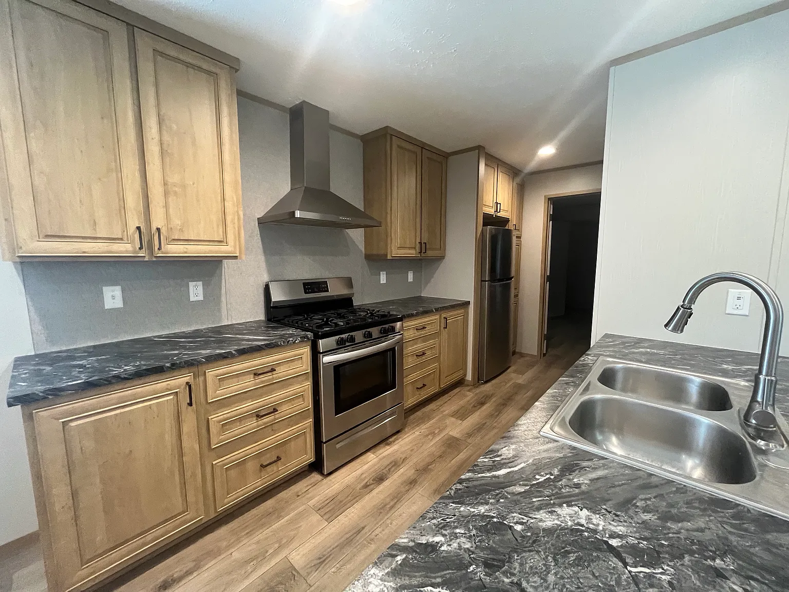 3 bed, 990 sqft, $1,850 — Photo 4