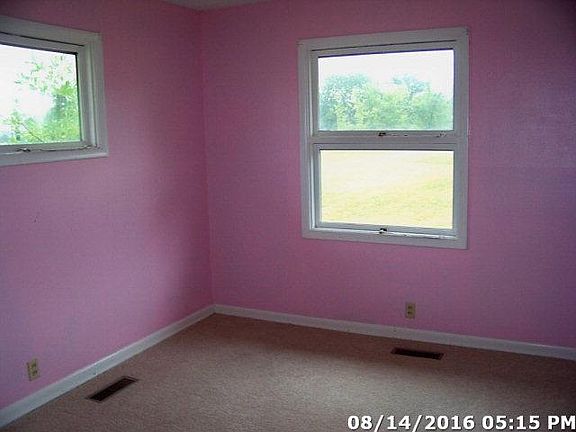 5th image of 206 Peterson Ave