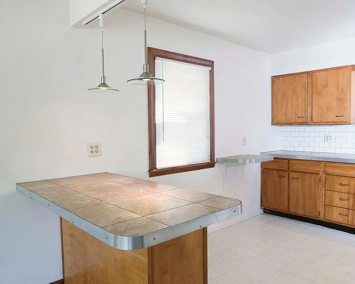 5540 N Garfield Ave — Photo 4