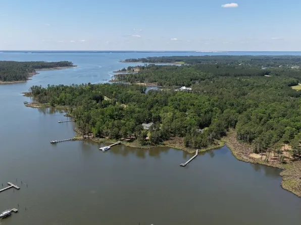 27 Sunset Point Rd, Belhaven, NC 27810