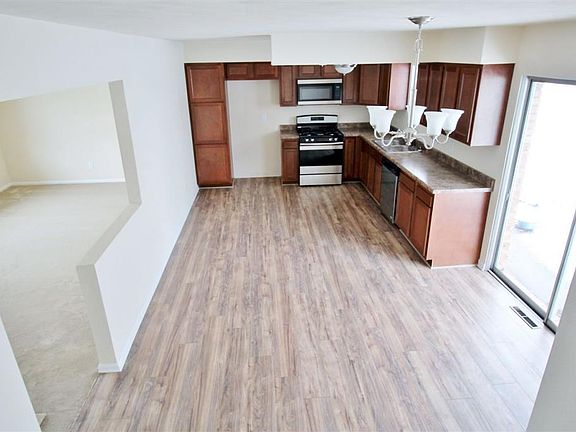 3rd image of 58352 Pam Dr