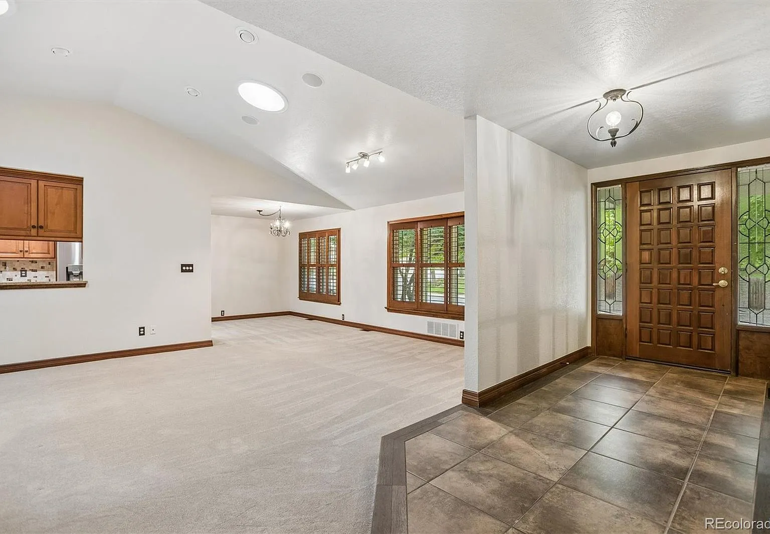 4 bed, 3.5 bath, 3288 sqft, $3,950 — Photo 2
