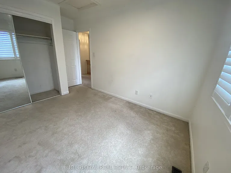 8 Bonello Cres — Photo 20