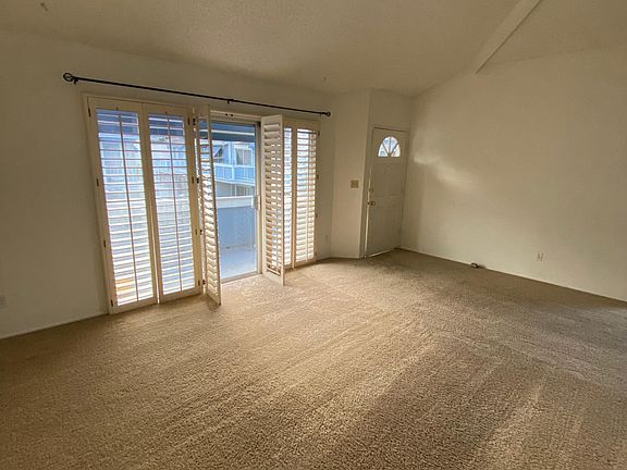 4th image of 18427 Vincennes St Unit 18