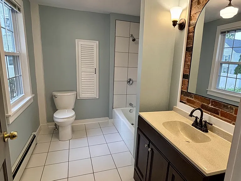 11-13 Elm St #11 — Photo 5