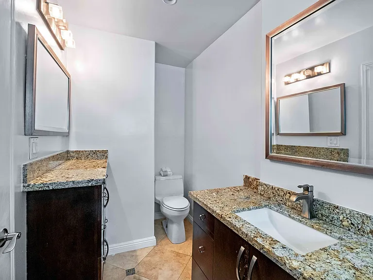 332 S Rexford Dr — Photo 20