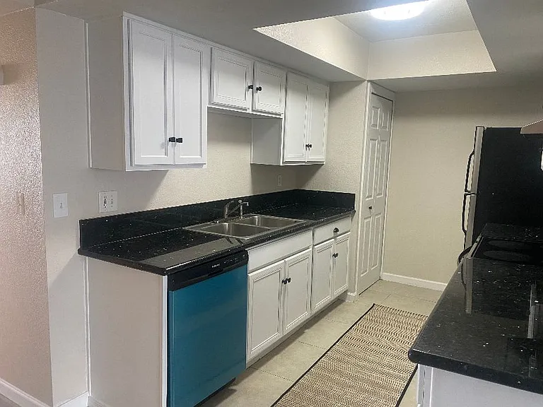 740 W Elm St #257 — Photo 8