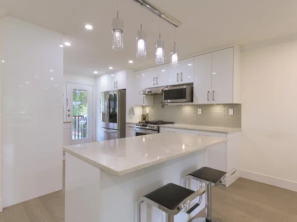 1543 Chadwick Ave, Pt Coquitlam, BC V3B 5E9