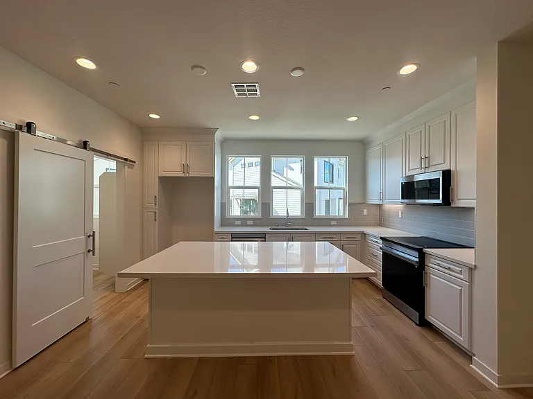 2480 Calendula Ln — Photo 3
