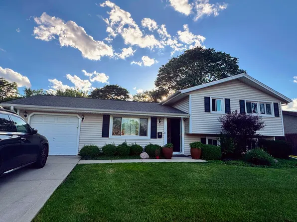 134 S Salem Dr, Schaumburg, IL 60193