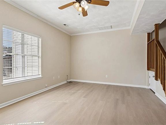 4th image of 210 Durham Ct
