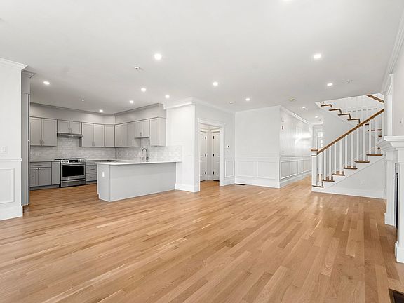 4th image of 24 Fellows Rd APT 3