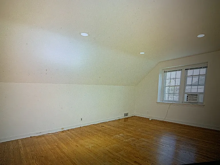 526 Williams Rd — Photo 17