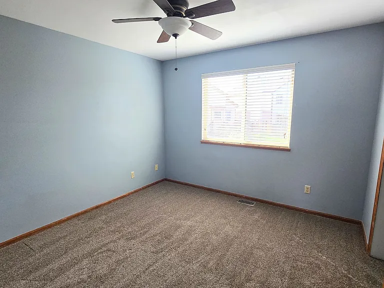 305 Holbrook St — Photo 23