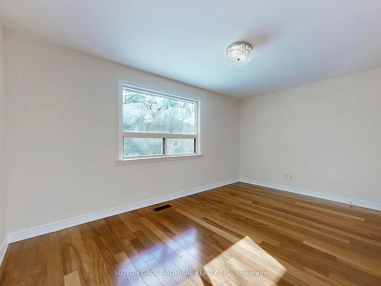 129 Crestwood Rd #UPPER — Photo 15