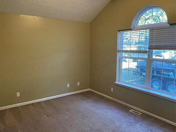 3rd image of 226 Lafayette Cir