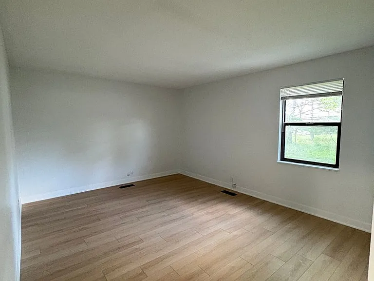 312-314 W Charter Dr — Photo 15