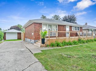 3226 Woodlawn Ave, Windsor, ON N8W 2J2