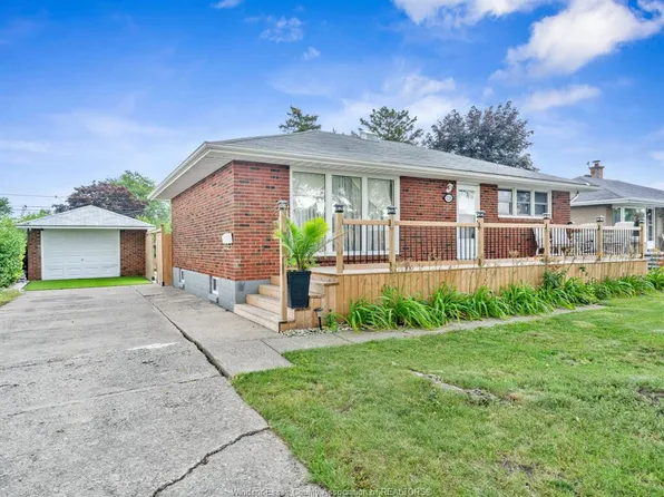 3226 Woodlawn Ave, Windsor, ON N8W 2J2