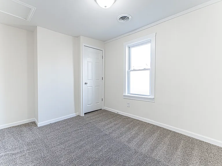 803 S 4th St — Photo 11