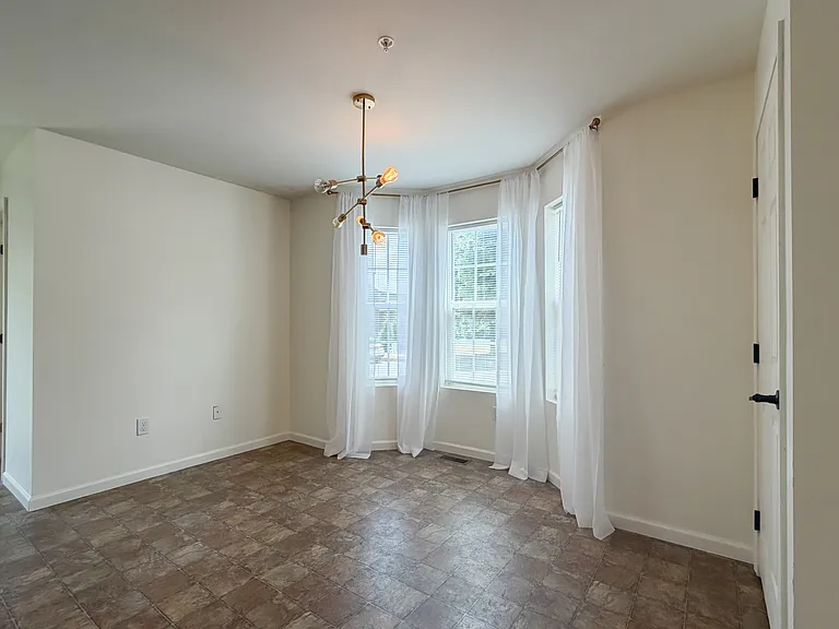 900 Cadwell Ln — Photo 17