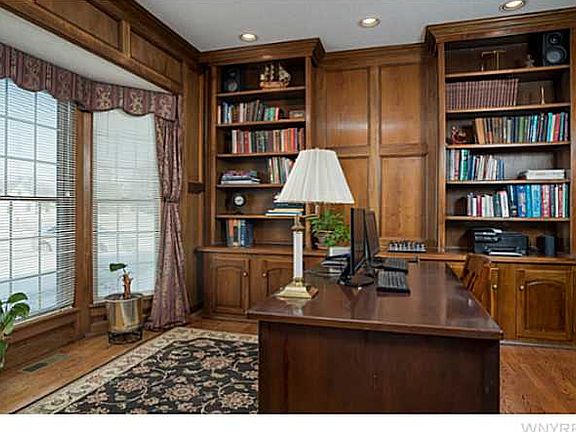 4th image of 8171 Woodview Ct