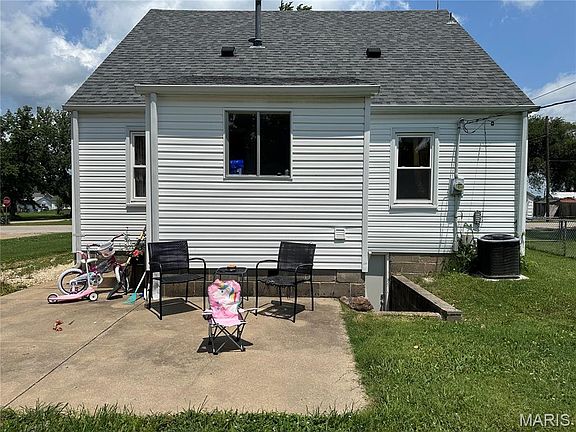 5th image of 706 E Apple Ave