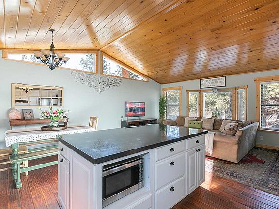 2nd image of 10181 Surrey Pl