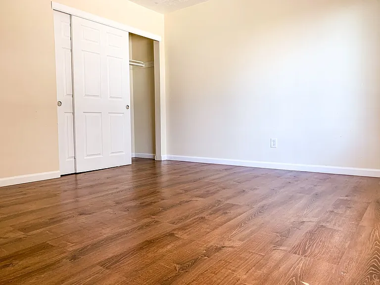 MOVE IN SPECIAL Studios @ $749.00 — Photo 37