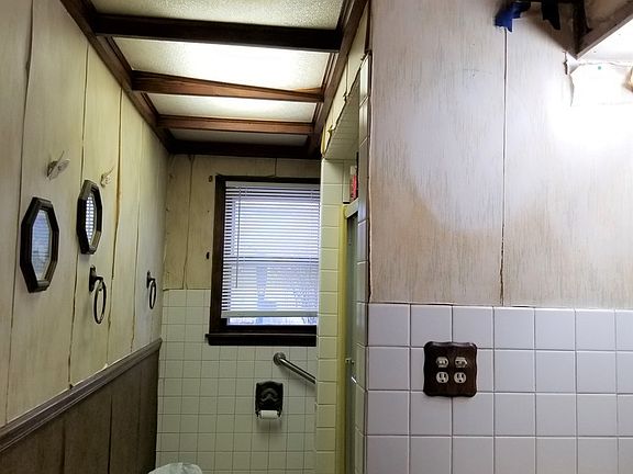 4th image of 42 Franklin Dr