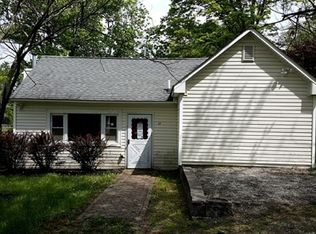 17 Featherbed Ln, Flemington, NJ 08822