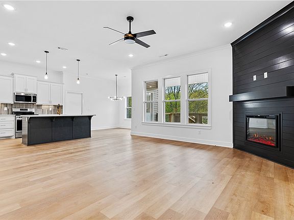 5th image of 38 Tarleton Ln
