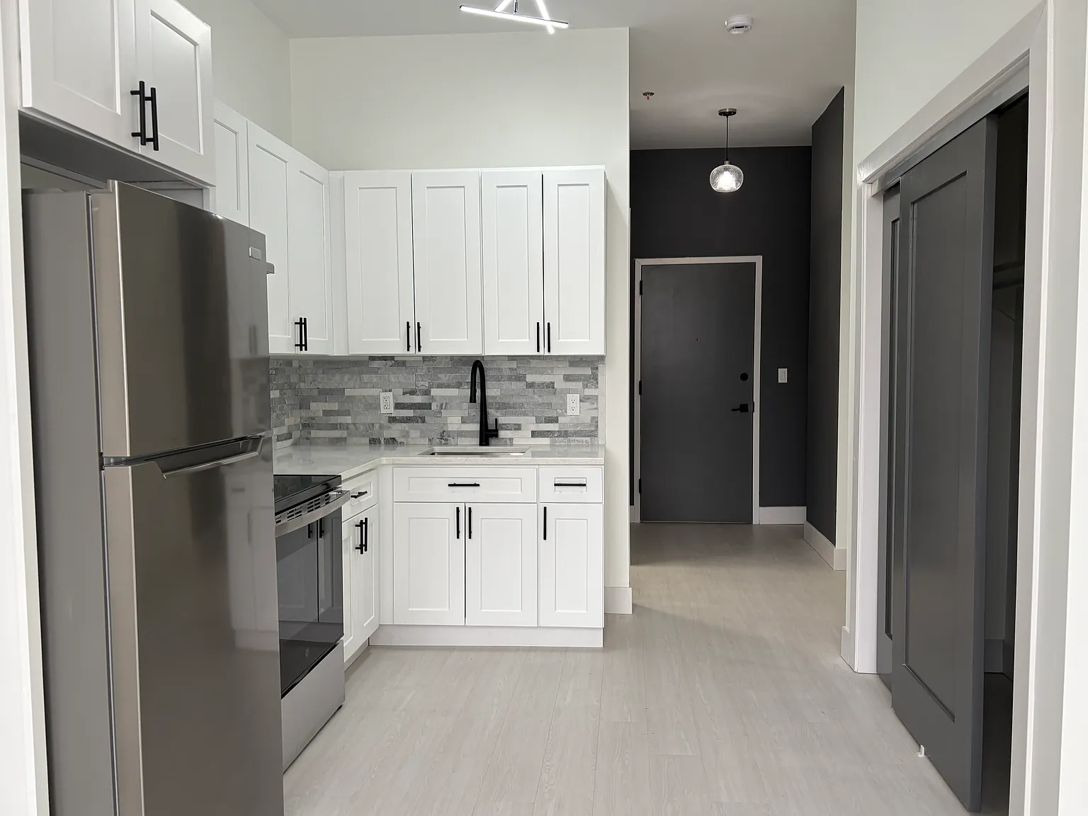 Studio, 300 sqft, $1,095 — Photo 1