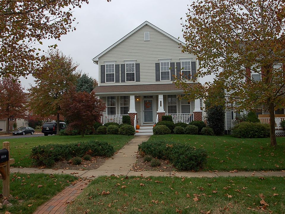 Colonial w/ full front porch