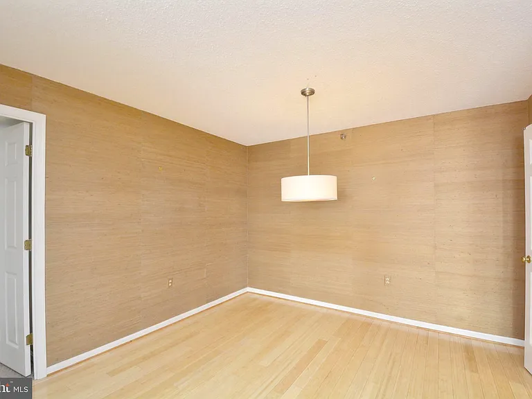 1301 N Courthouse Rd #1512 — Photo 12
