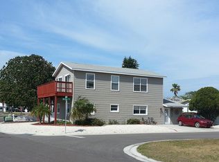 18060 2nd St E, Redington Shores, FL 33708