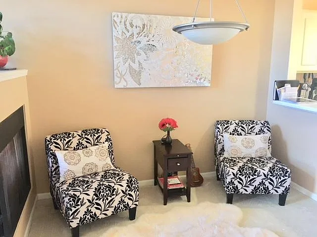 2 bed, 2.5 bath, 1910 sqft, $2,500 — Photo 2