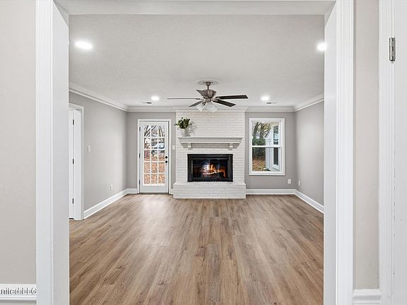 4th image of 7395 White Ash Dr