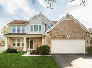 5 Cardinal Ct, Streamwood, IL 60107