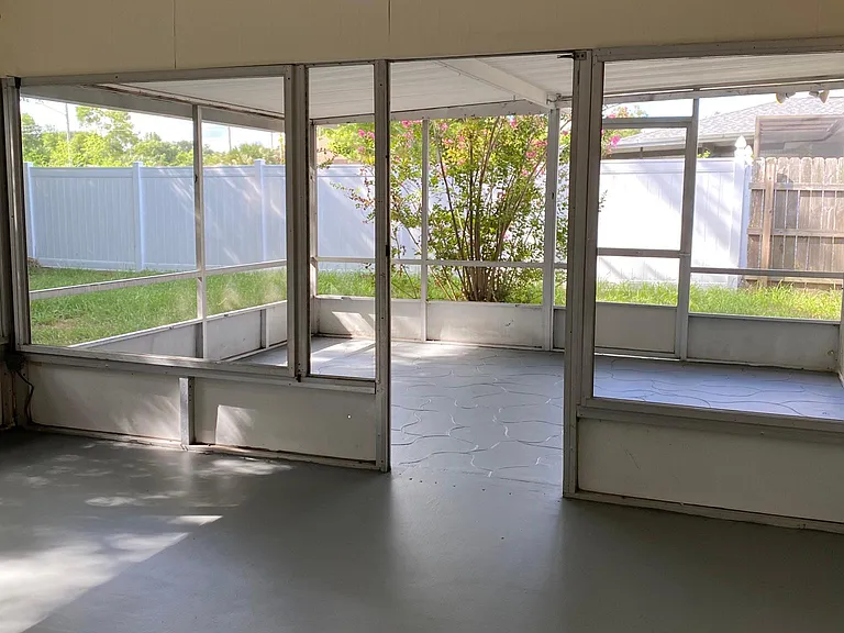 1279 Tivoli Dr — Photo 2