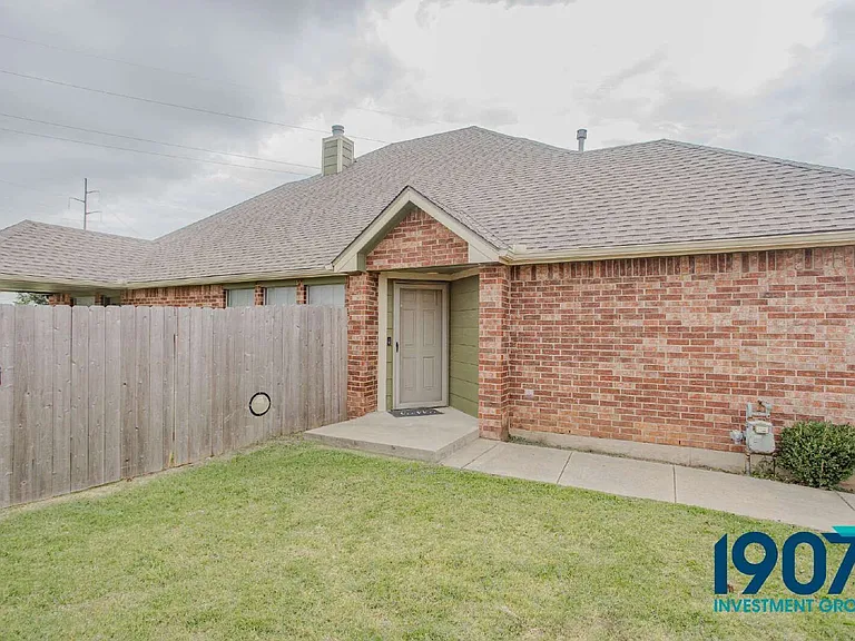 2508 Tyler Ln — Photo 3