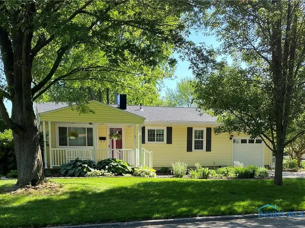 33 N Melody Ln, Waterville, OH 43566