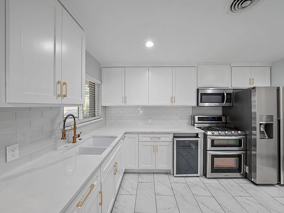 3rd image of 2511 Bonnywood Ln